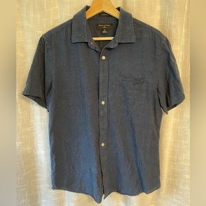 Banana Republic men’s linen slim-fit button-up shirt